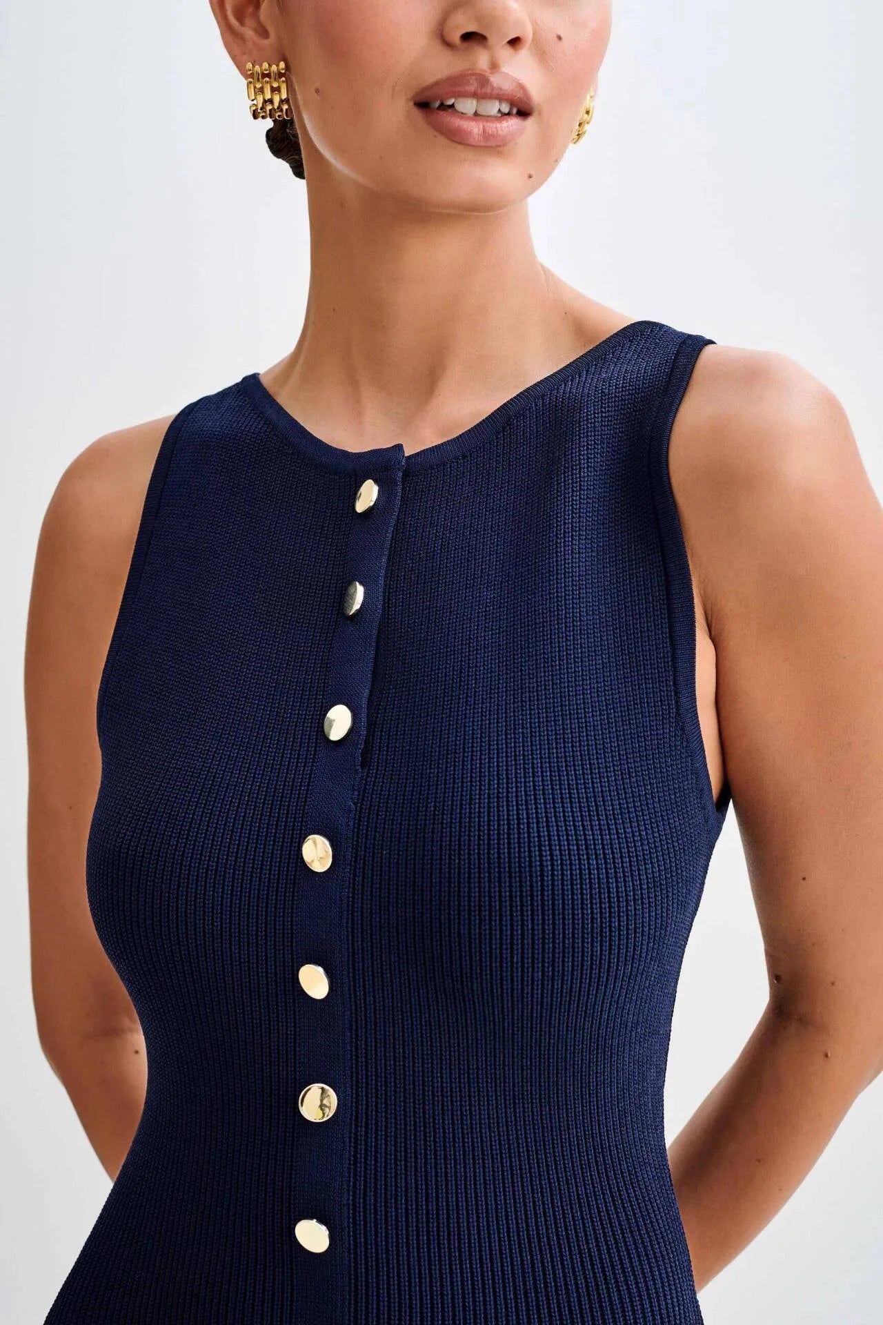 Chic Sleeveless Button Dress for Every Occasion